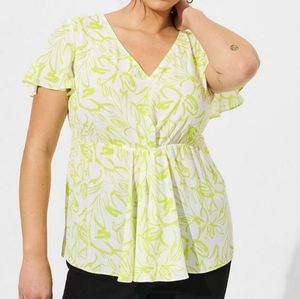 Torrid plus floral v neck flutter sleeves twist front top, 1X, green